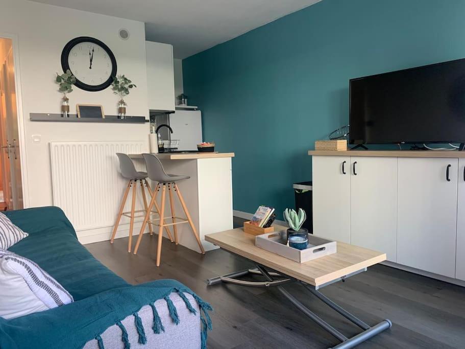 Chaleureux Appartement Face Au Port Sta Lucia, Tout A Pieds, Wifi Saint-Raphaël Zewnętrze zdjęcie