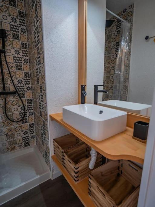 Chaleureux Appartement Face Au Port Sta Lucia, Tout A Pieds, Wifi Saint-Raphaël Zewnętrze zdjęcie