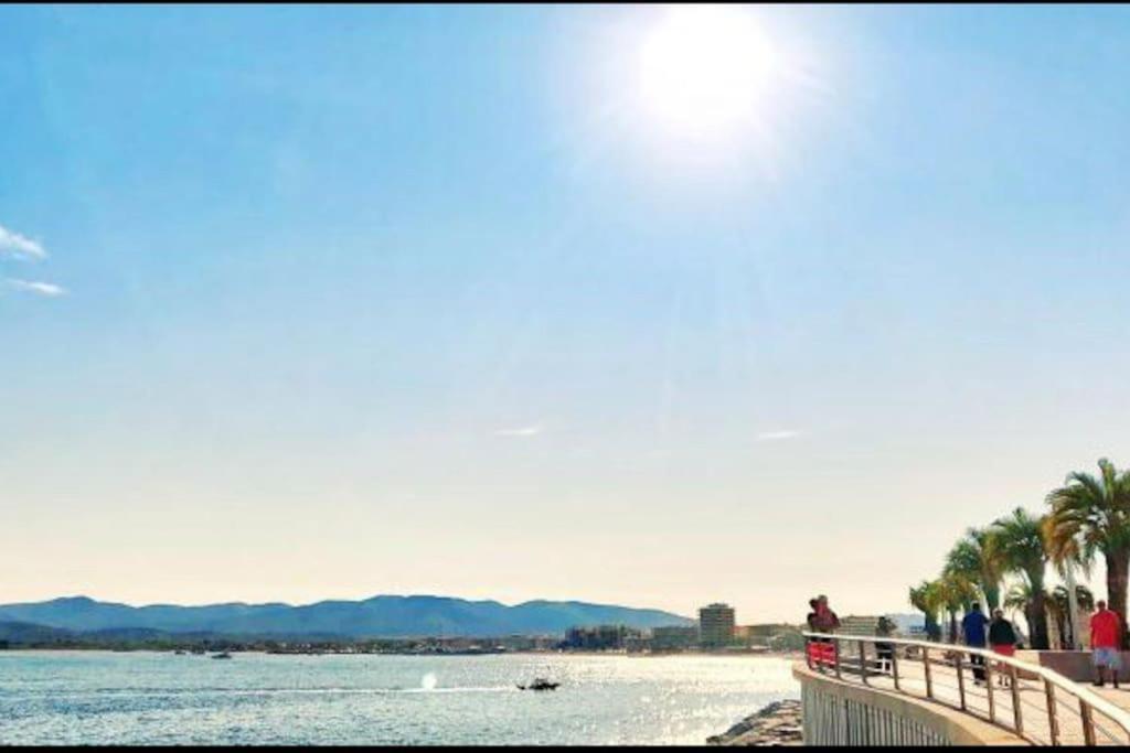 Chaleureux Appartement Face Au Port Sta Lucia, Tout A Pieds, Wifi Saint-Raphaël Zewnętrze zdjęcie